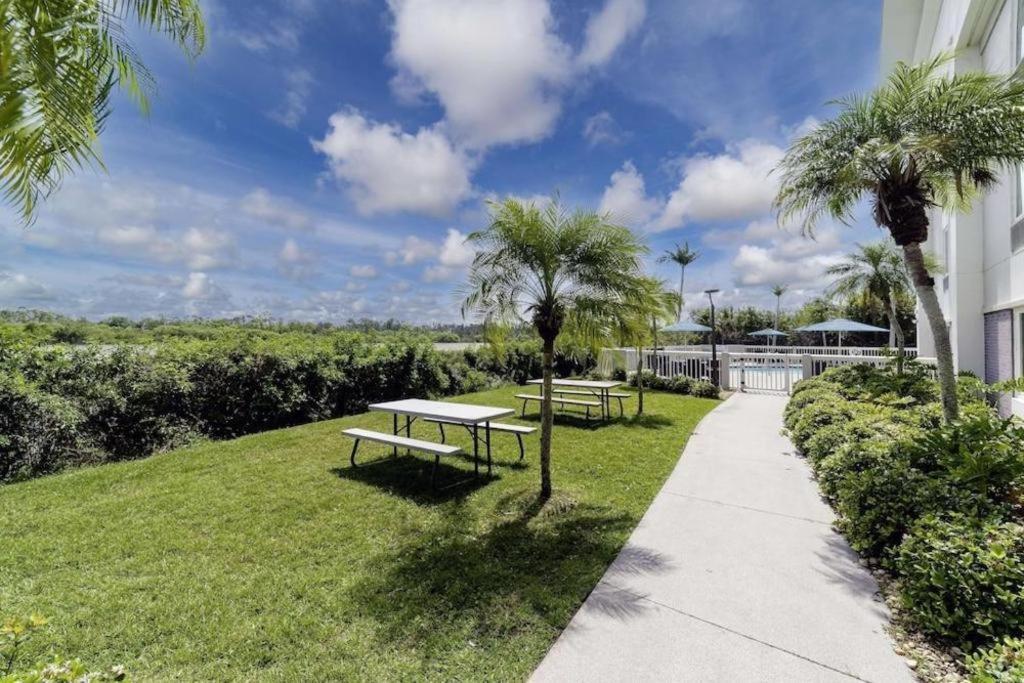 Holiday Inn Express Hotel & Suites Port Charlotte Esterno foto